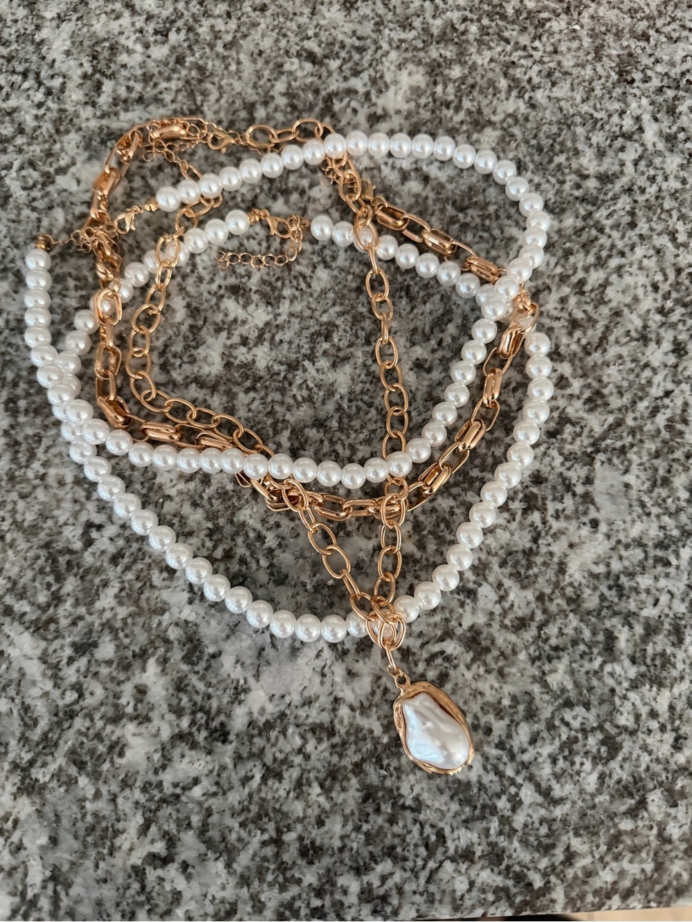 NWOT Gold & White Pearl Layered Statement Necklace - Picture 3 of 3